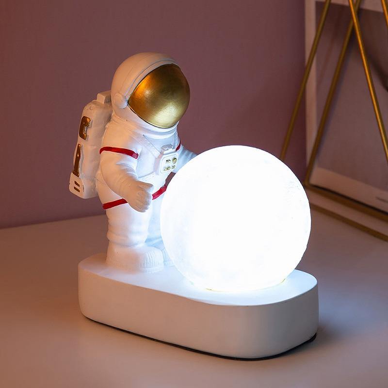 The Astronaut Moon Lamp - Royal Moon Lamp