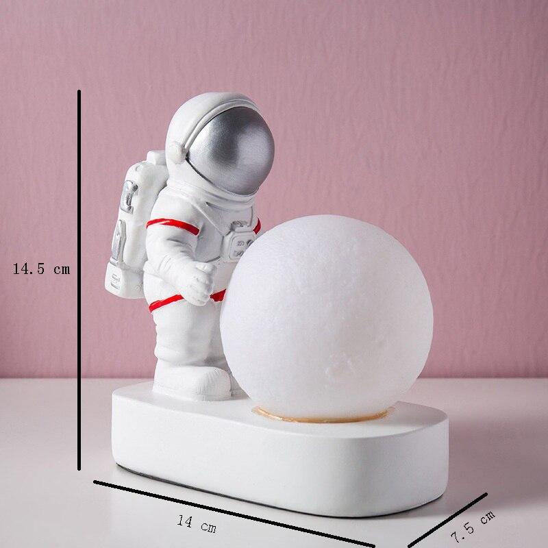 The Astronaut Moon Lamp - Royal Moon Lamp